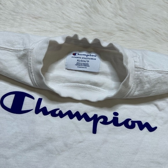 𝅺White Champion Crop Top XS - Picture 2 of 2